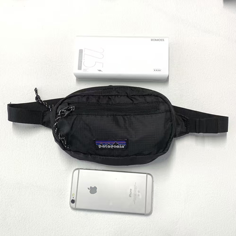 Breathback bag chest bag can be equipped with mobile phone mobile power supply